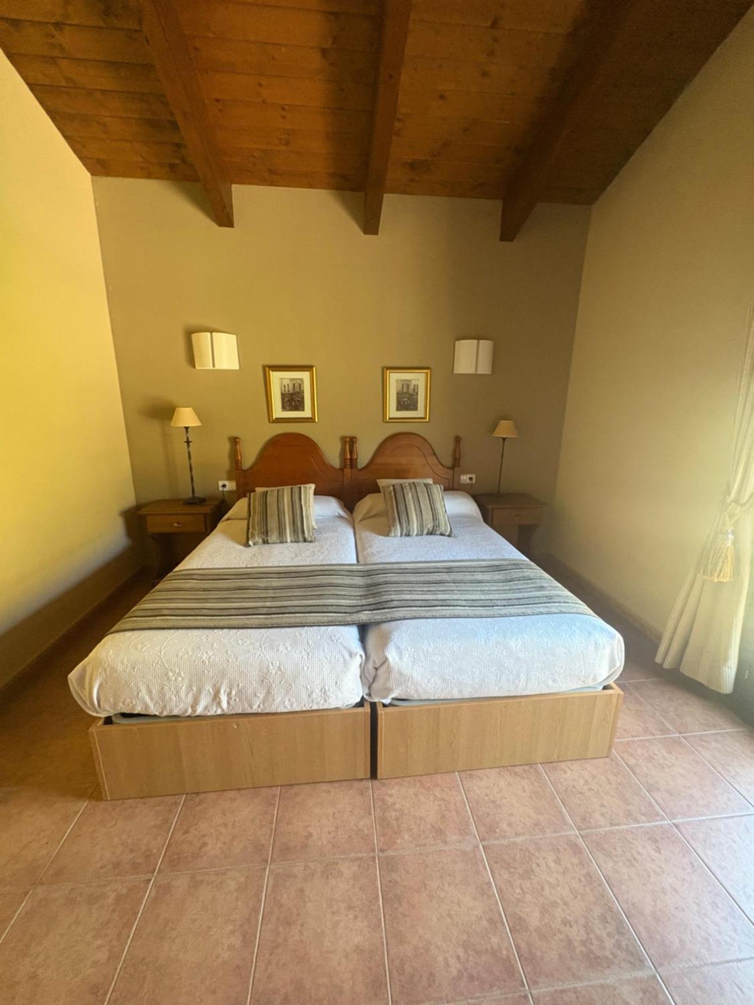 Hotel Guara Inluka Las Almunias الغرفة الصورة