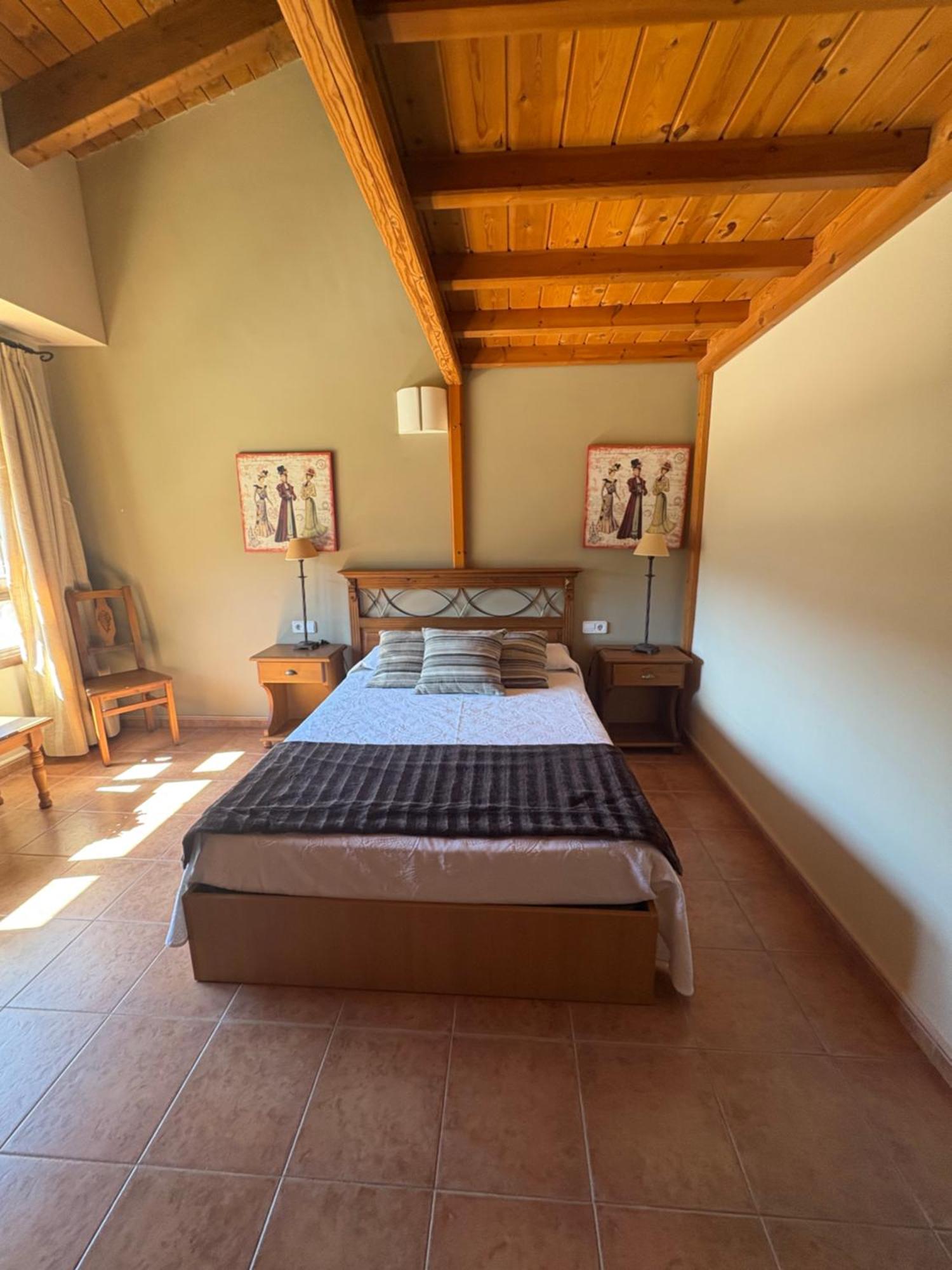 Hotel Guara Inluka Las Almunias الغرفة الصورة
