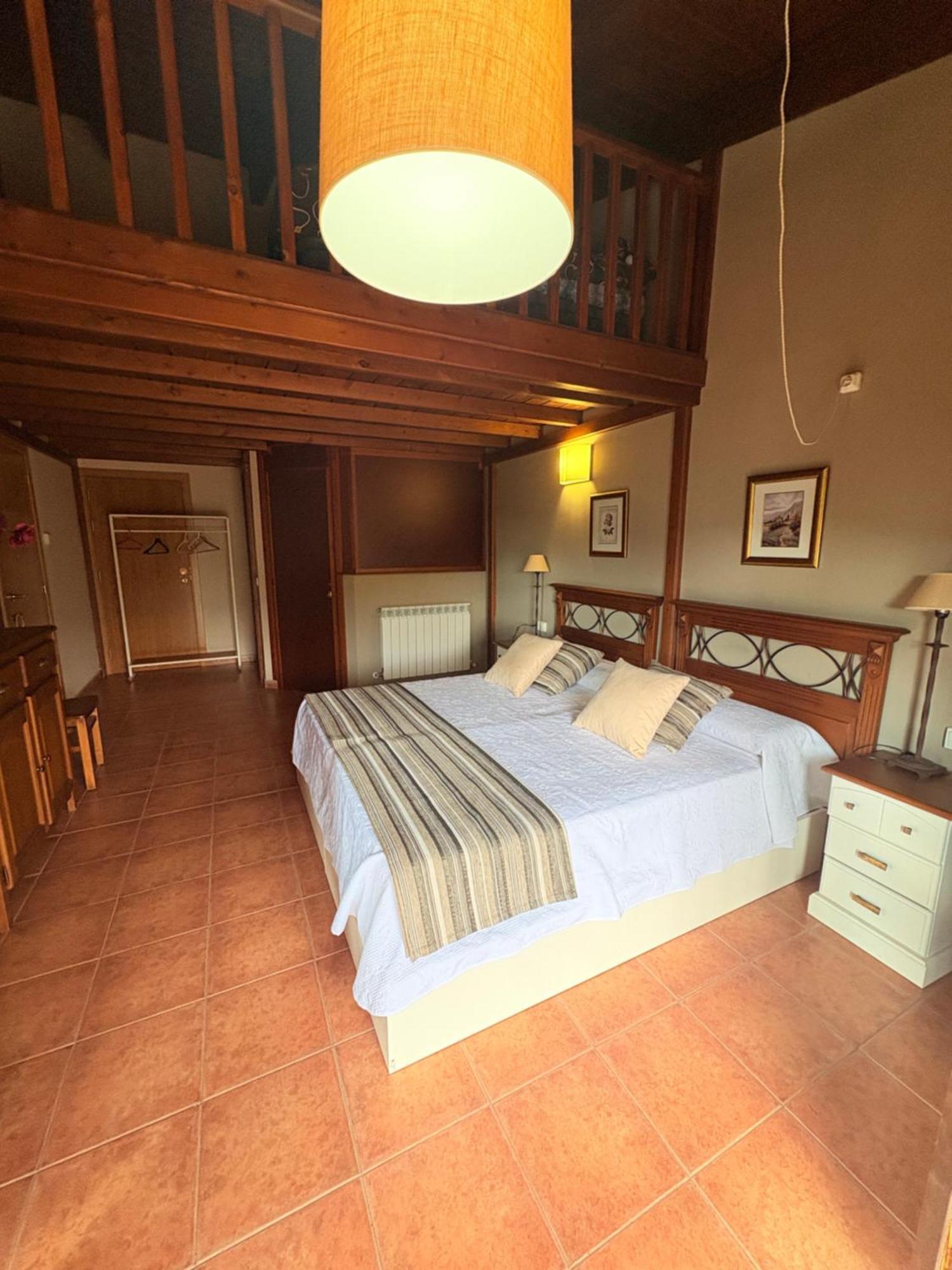 Hotel Guara Inluka Las Almunias الغرفة الصورة