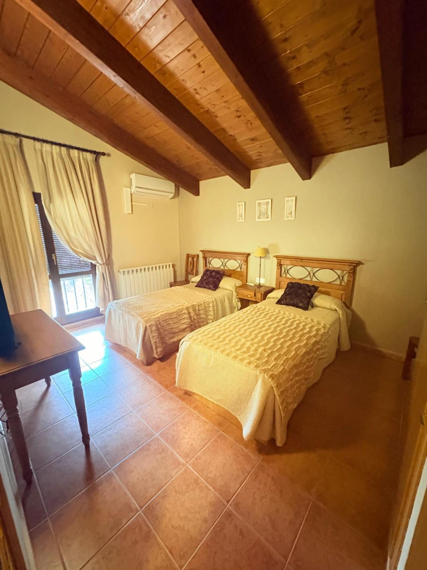 Hotel Guara Inluka Las Almunias الغرفة الصورة