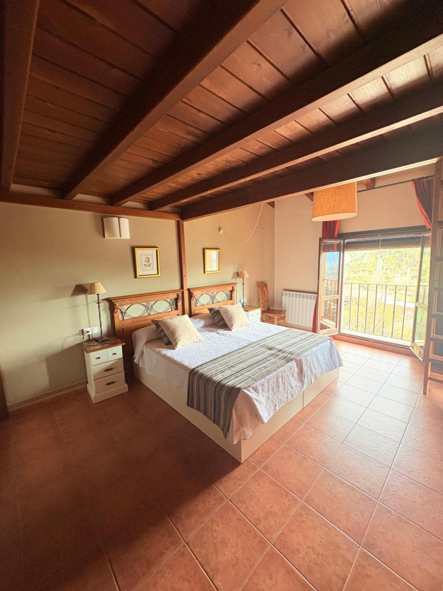 Hotel Guara Inluka Las Almunias الغرفة الصورة