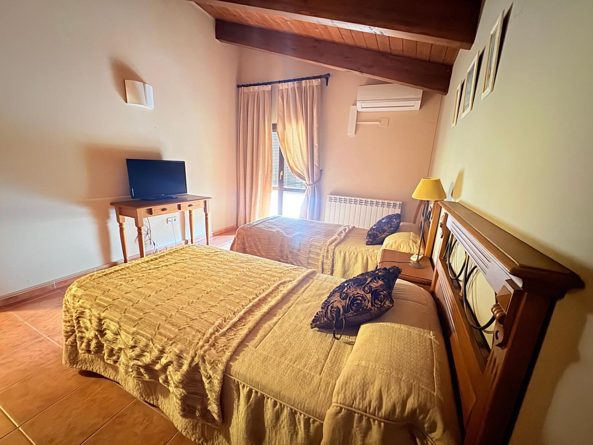 Hotel Guara Inluka Las Almunias الغرفة الصورة