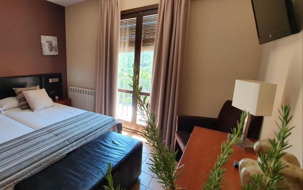 Hotel Guara Inluka Las Almunias الغرفة الصورة