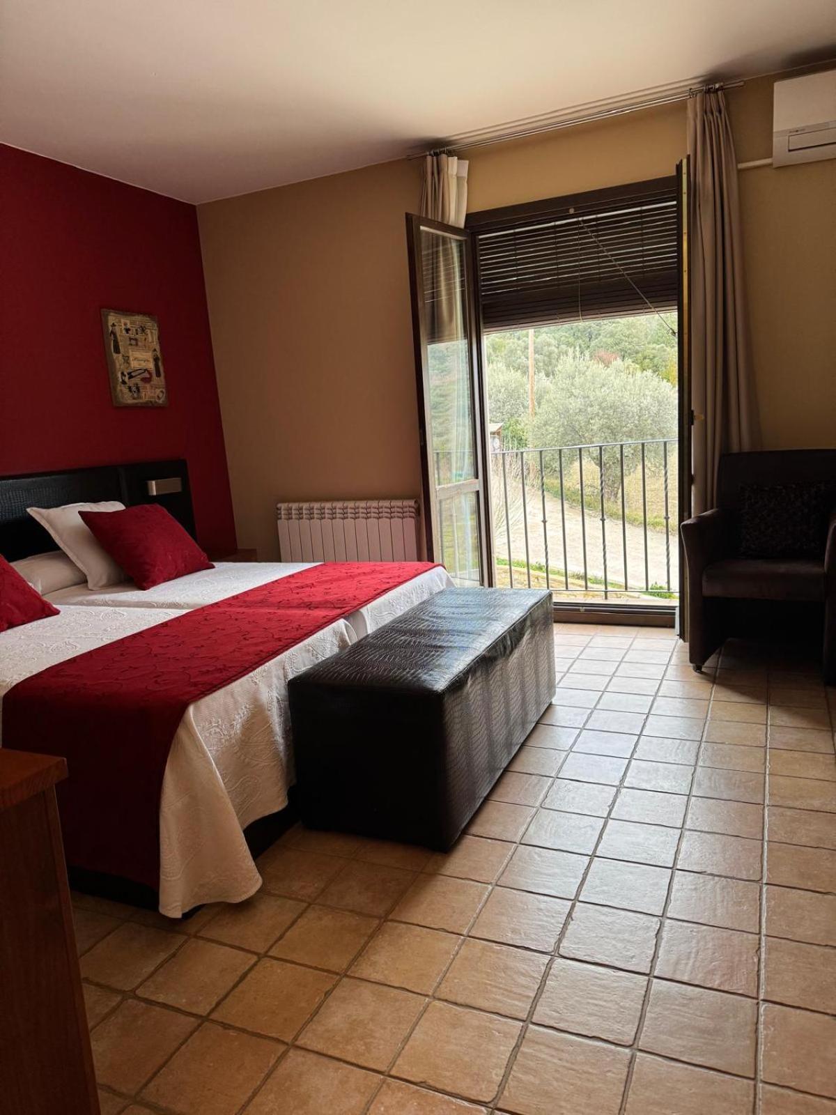 Hotel Guara Inluka Las Almunias الغرفة الصورة